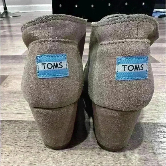 Toms suede ankle boots or booties size 8 tan taupe - Picture 4 of 4